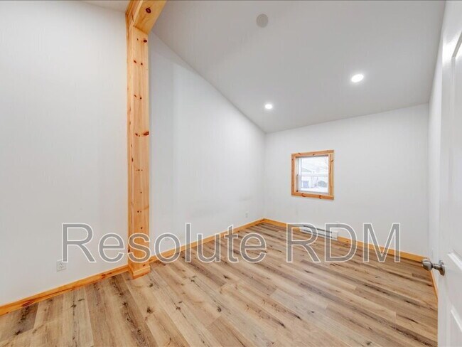 Building Photo - 1252 S Waugh St