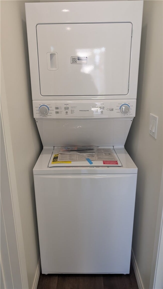 Building Photo - 5204 Minturn Ave