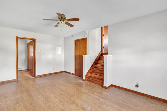 Building Photo - 27 Ranch Dr