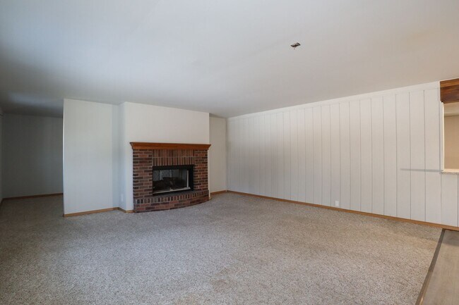 Building Photo - 3 Bedroom Arcadia Rambler!