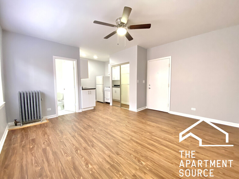 Primary Photo - 4241 N Kenmore Ave