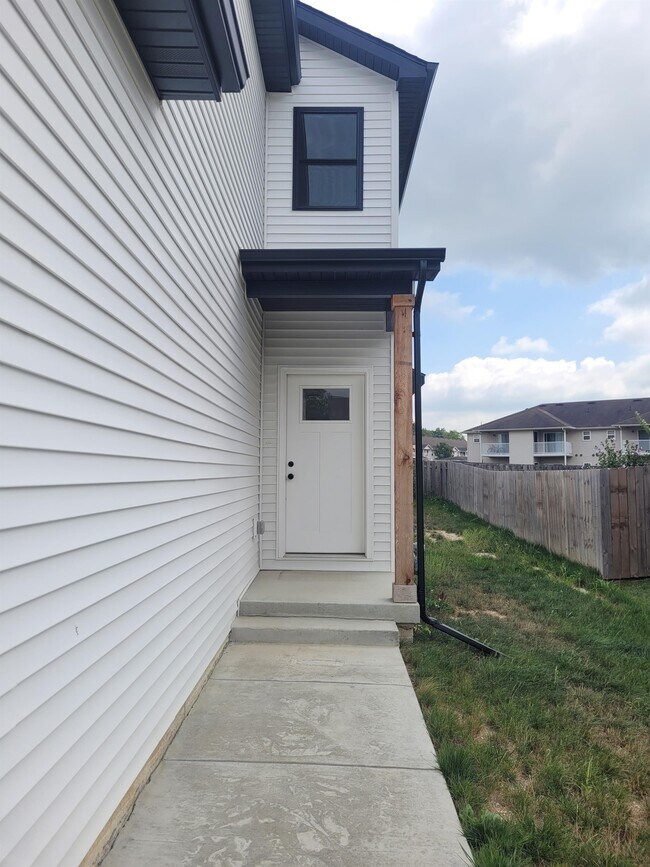 Building Photo - 2404 Grey Fox Trail