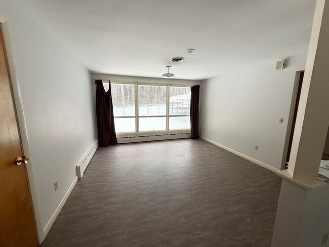 Building Photo - 1090 Pleasant St