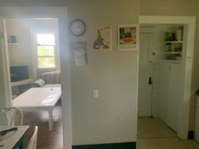 Building Photo - 3 bedroom, 2 bath House - Available August...