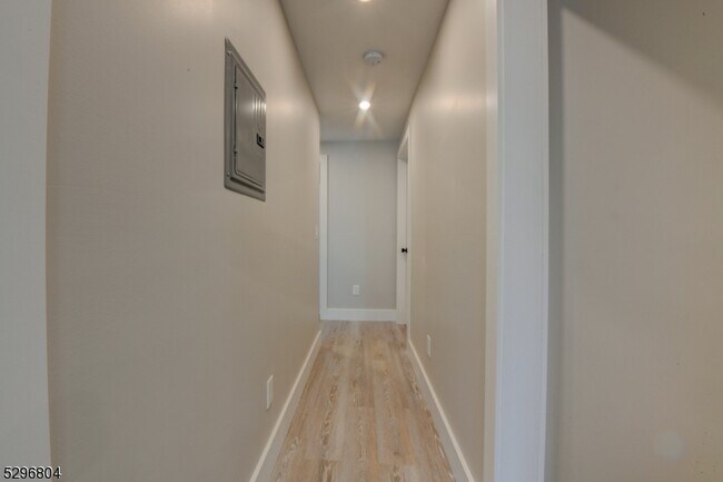 Building Photo - 477 S 20th St