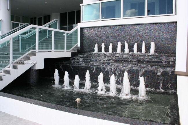 Building Photo - 1800 N Bayshore Dr