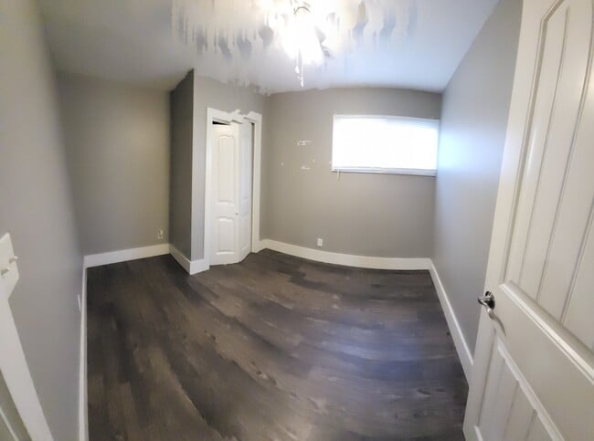 Building Photo - 215 N Jenkins St