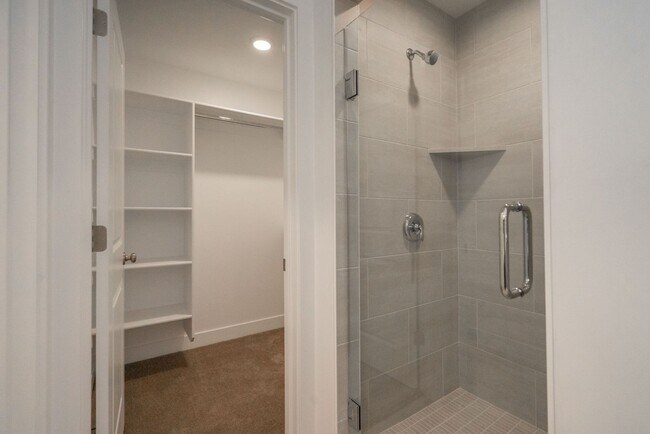 Building Photo - Well Maintained, 3 Bedroom and 2.5 Bathroom Townhome in Desert Color! Internet Included!