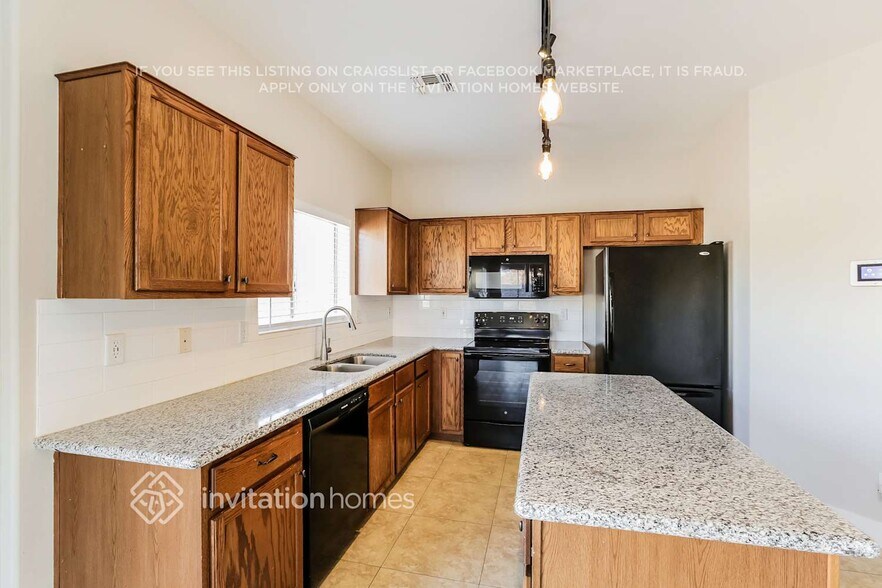 Building Photo - 6227 S 16th Dr