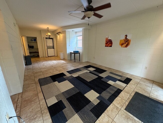 Building Photo - Brightwood - 900-B4