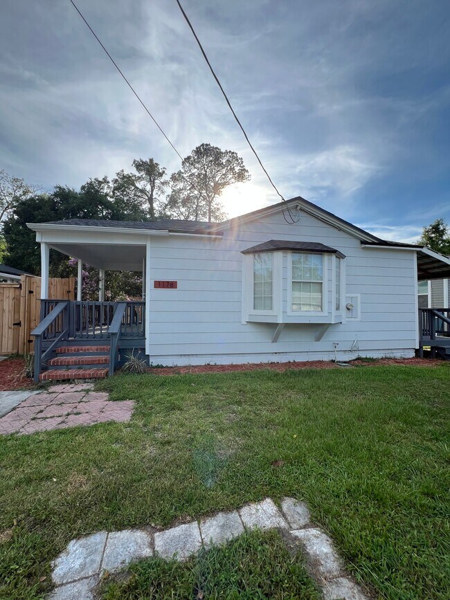 Building Photo - 1178 Murray Dr