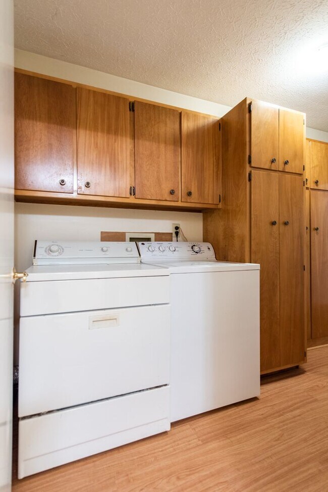 Building Photo - Awesome ranch home in Farmgate Subdivision