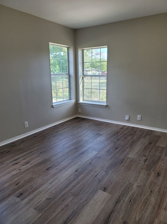 Building Photo - 4/2/2 TOTALLY renovated home