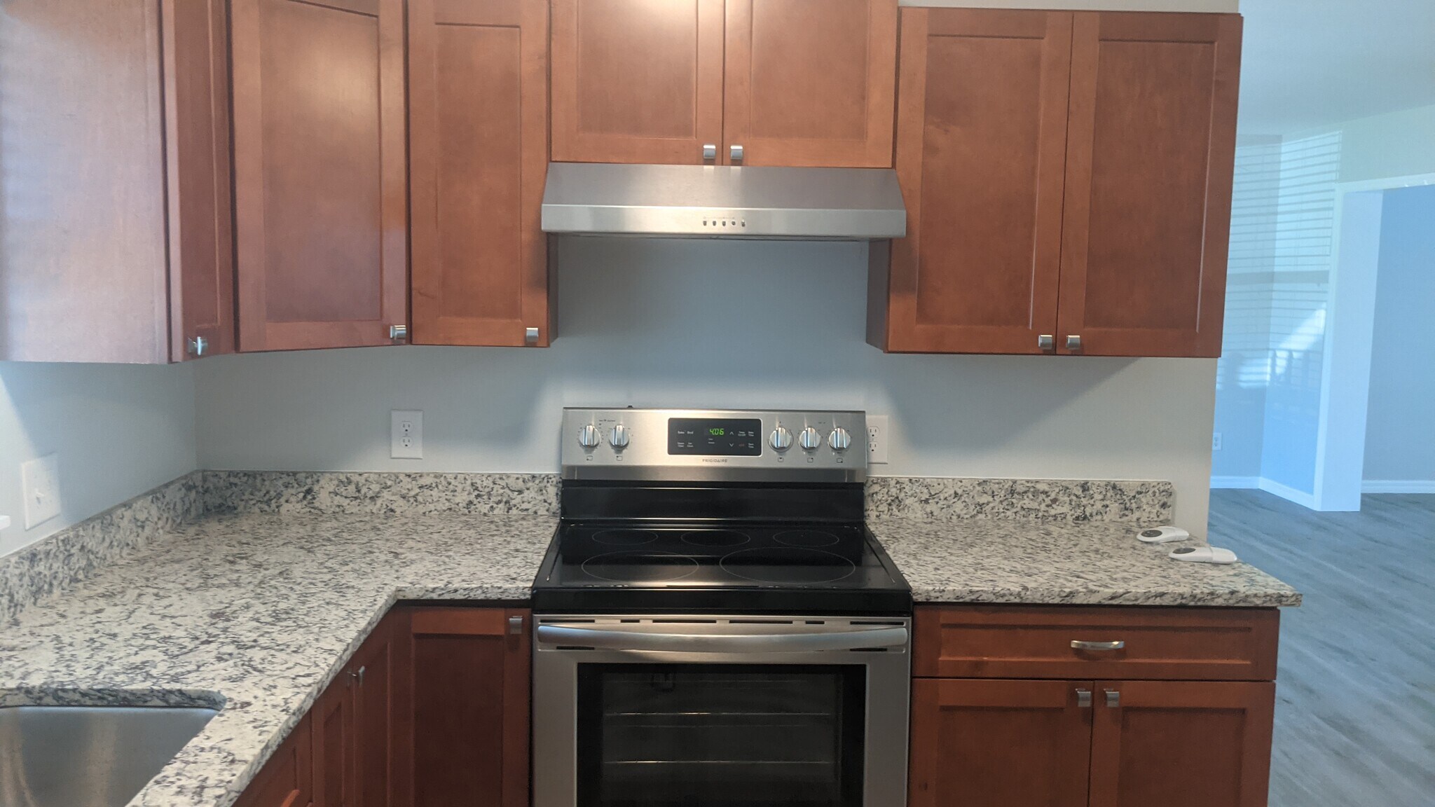 Building Photo - 2042 Harley Ave