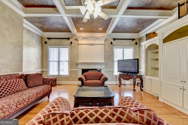 Building Photo - 8910 Pinehurst Cove