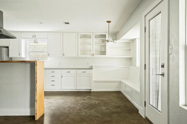 Building Photo - 2513 Broken Oak Dr
