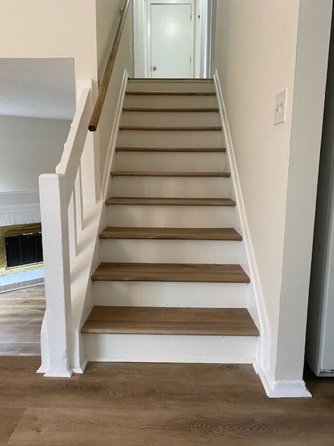 Building Photo - Location! Location! Location! Alpharetta