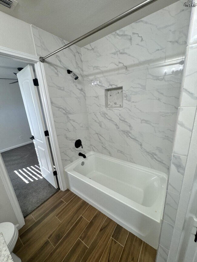 Building Photo - 1207 Danberry St