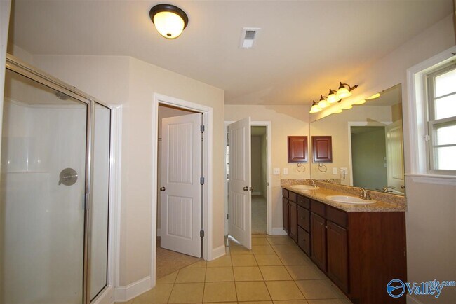 Building Photo - 115 Swan Pond Dr