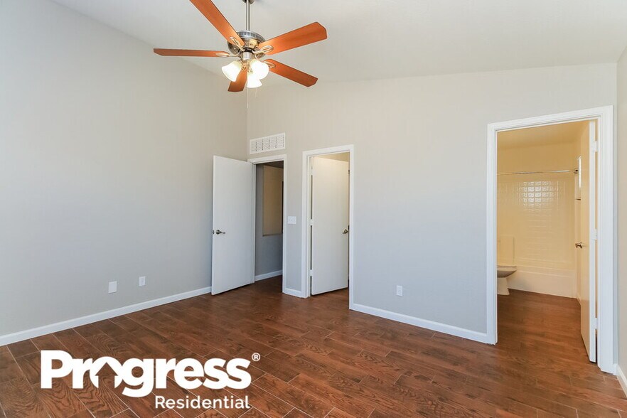 Building Photo - 44 E Coral Bean Dr