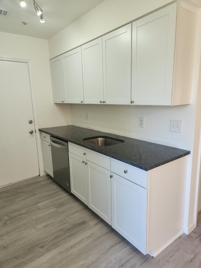 Building Photo - 51 Candlestick Ct