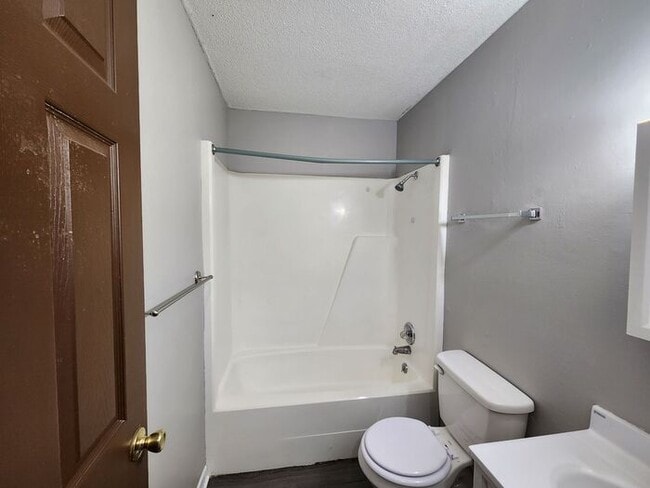 Building Photo - 2 Bedroom Apartment in Brazil