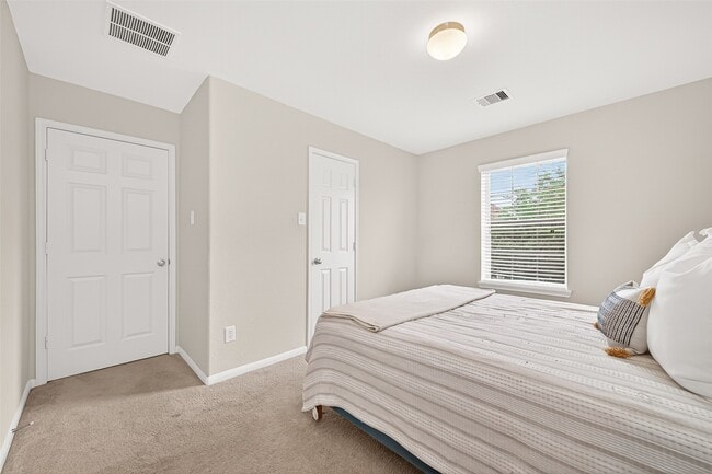 Building Photo - 6503 Wilshire Fern