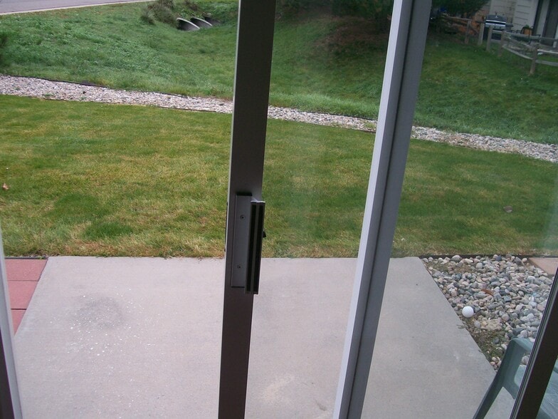 Building Photo - 2900 Ross Dr