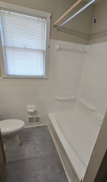 Building Photo - 2209 Shore Dr