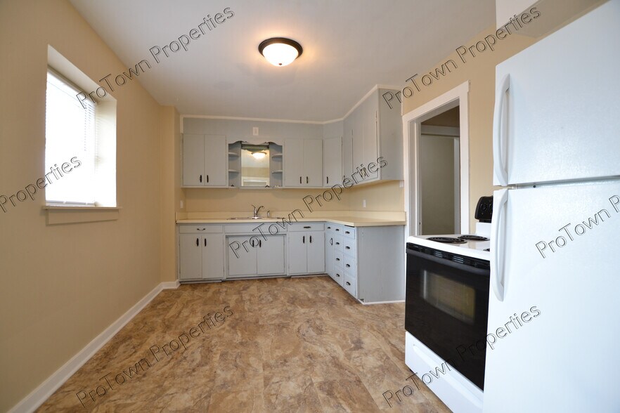 Building Photo - 120 E North St