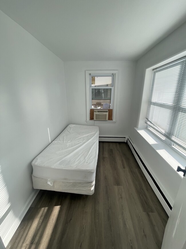Den/Office - 1405 D St