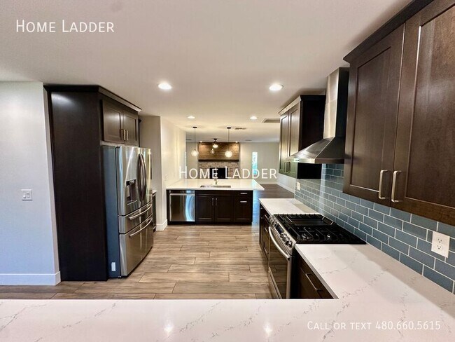 Building Photo - 4728 E Edgemont Ave