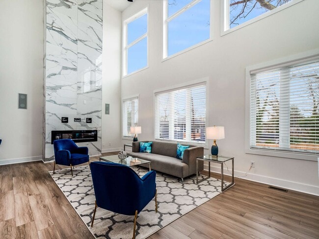 Living room - 1371 Lyle Ave