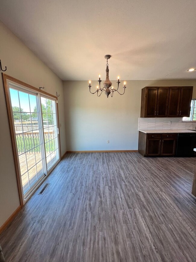 Building Photo - Your Next Home Awaits – Spacious, Updated & Move-In Ready!