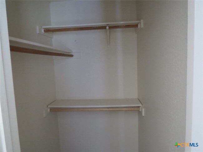 Building Photo - 1602 Benttree Dr