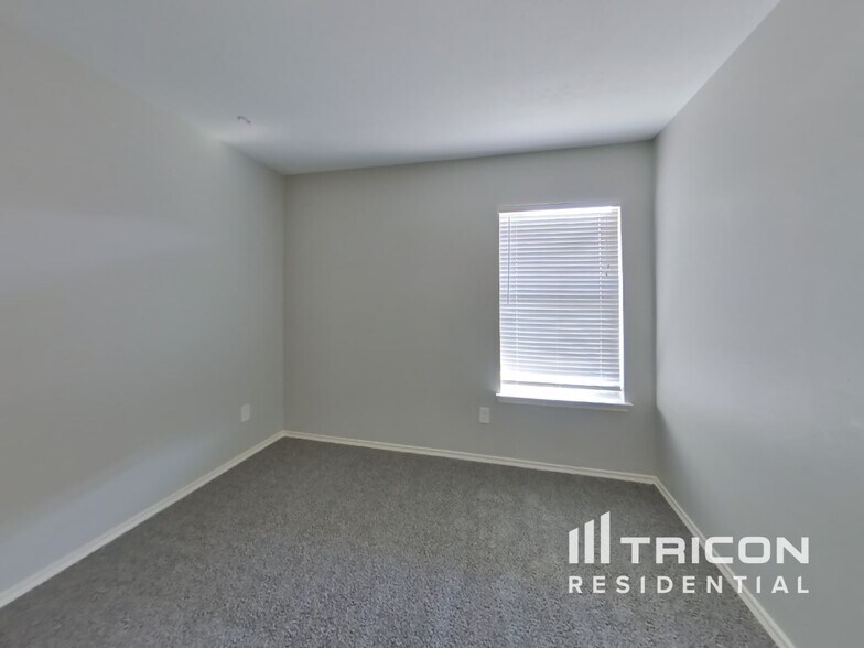 Building Photo - 18432 Sunrise Oaks Ct