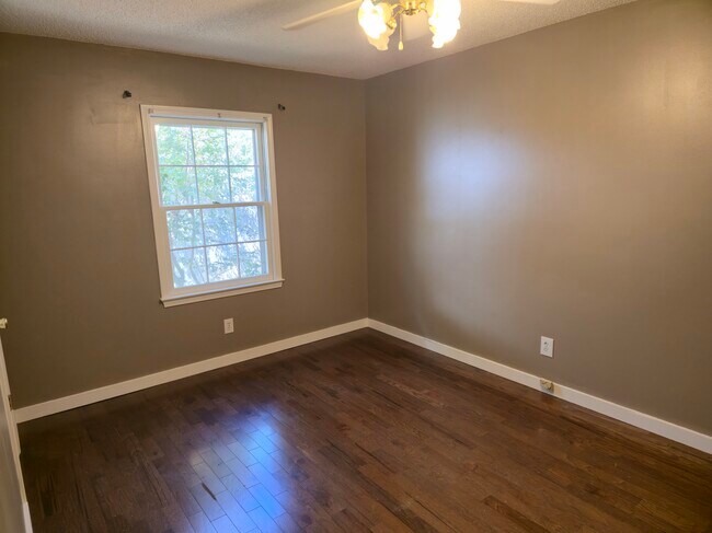Building Photo - 127 Lauren Ln