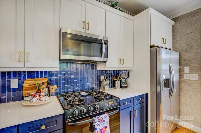 Building Photo - 909 Woodruff Pl