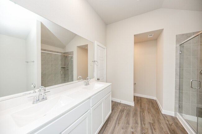 Building Photo - 32031 Splendor Dr