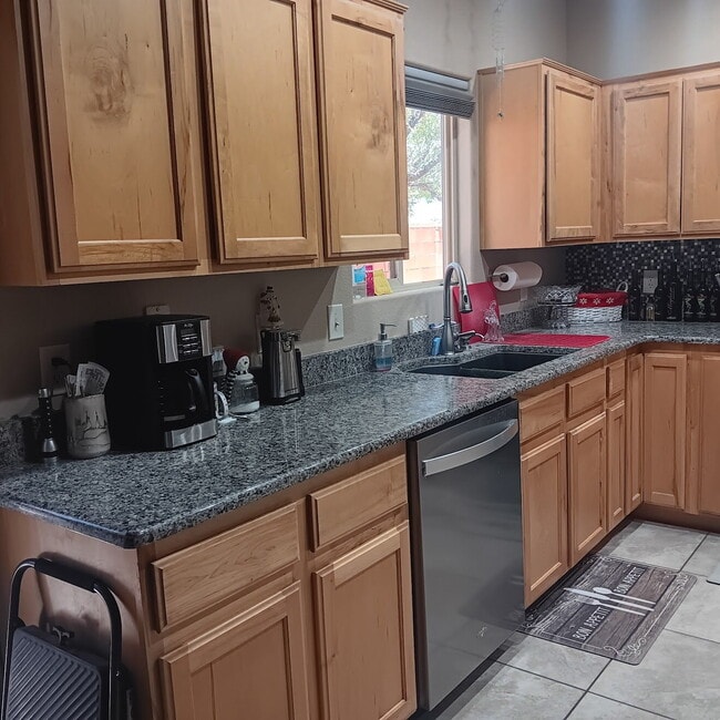 Building Photo - "Spacious 3-Bedroom Duplex Oasis in Hurricane, UT – 2 Full Baths & 1,263 Sq Ft of Comfort!"