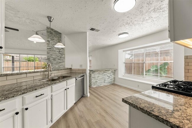 Building Photo - 419 Capehill Dr