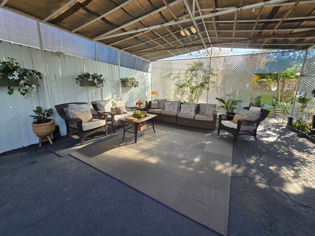 Building Photo - Fully furnished, modern ADU with fully-equipped kitchen shared garden.