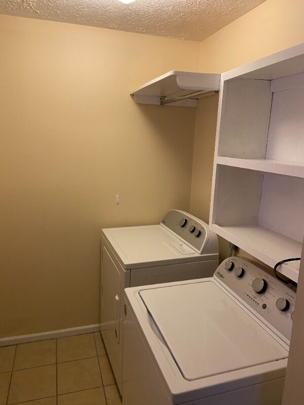 Building Photo - 3134 High Ridge Dr