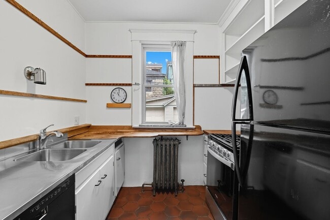 Building Photo - Historic 5-bedroom Home in Squirrel Hill