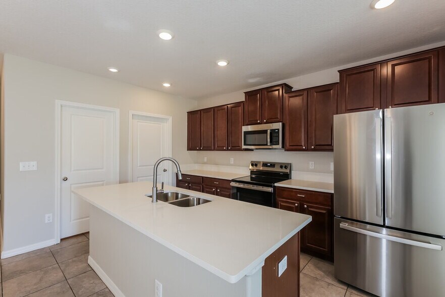 Building Photo - 6807 Blue Moon Wy