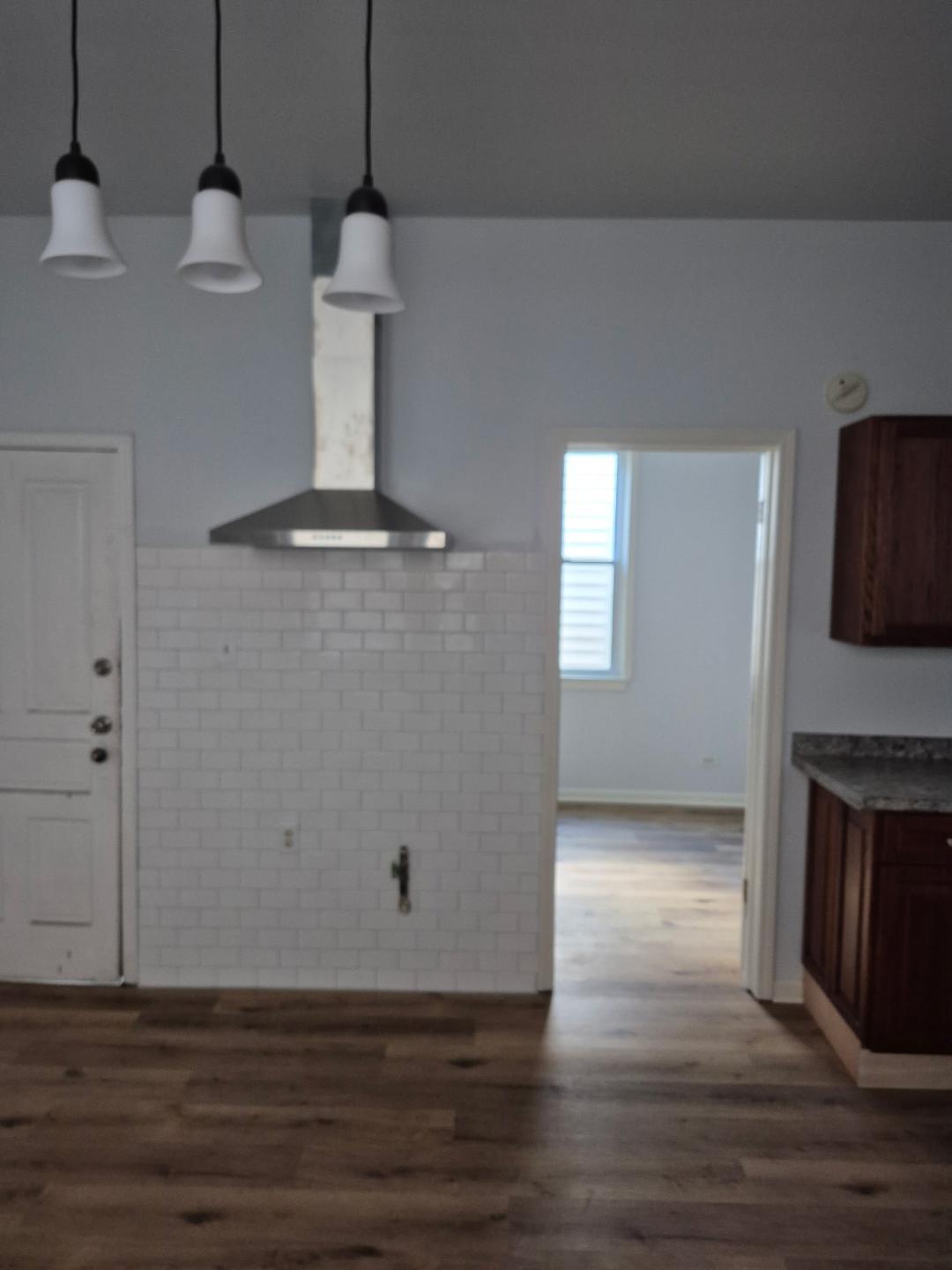 Kitchen - 8702 S Escanaba Ave