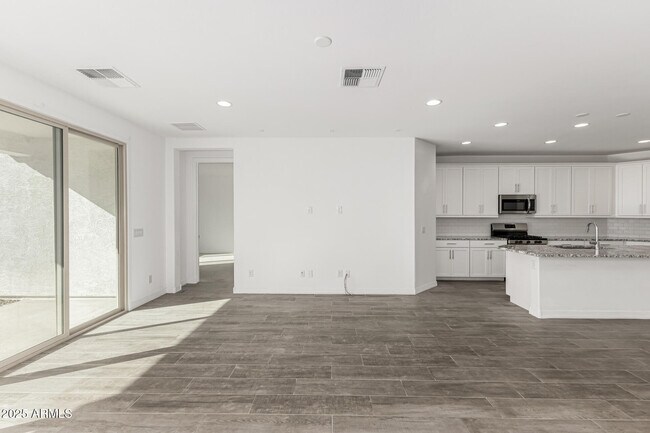 Building Photo - 1229 E Maldonado Dr