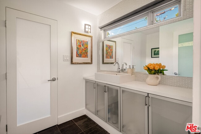 Building Photo - 2388 Kimridge Rd