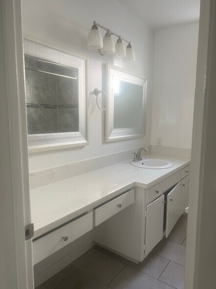 Building Photo - 502 Avenue G Ave