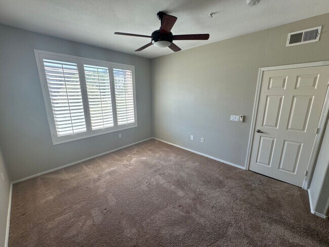 Building Photo - 2 Bedroom - 2 Bath - Garage - 940 Sq. Ft. Condo Tempe Town Lake Condos